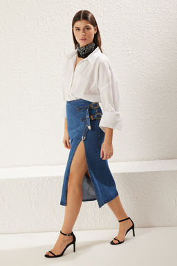 TRENDYOLMILLA Mavi Y?rtmacl? Kemer Aksesuarl? Yuksek Bel Midi Denim Etek TWOSS25ET00020