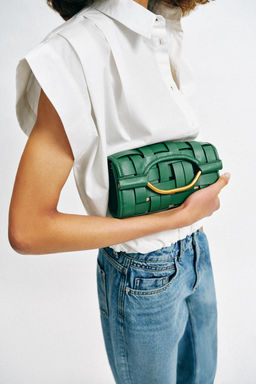 BOLSO EFECTO TRENZADO / Verde