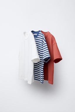 THREE-PACK OF PLAIN AND STRIPED T-SHIRTS