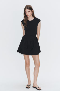 VESTIDO CORTO COMBINADO / Negro