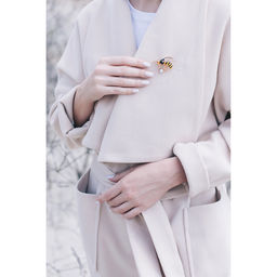 Брошь «Пчелка» с бусиной, цветная в золоте