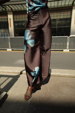FLORAL PRINT SATIN TROUSERS - Zara фото 2