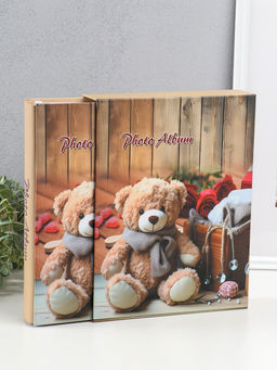 Фотоальбом на 200 фото 13х18 см "Медведь в шарфе, красные розы" в коробке 5,5х23,5х29,5 см   1096272