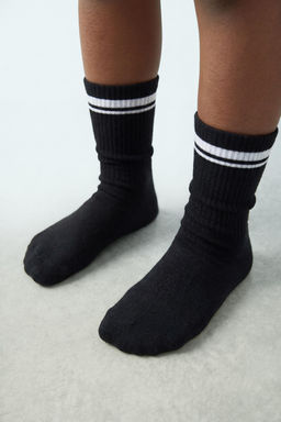 PACK TRES CALCETINES ALTOS RAYA DEPORTIVA / Negro / Blanco - Zara фото 5
