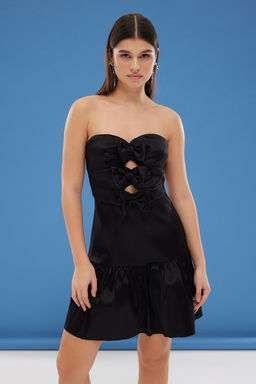 TRENDYOLMILLA Siyah A-Kesim Straplez Fiyonk Detayl? Dokuma K?sa S?k Elbise TPRSS25EL00072