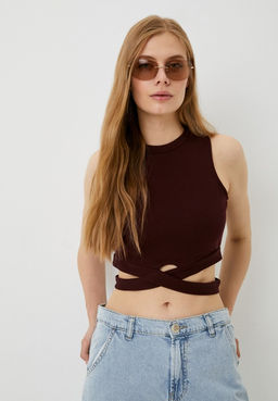Блузка-топ с открытой зоной талии