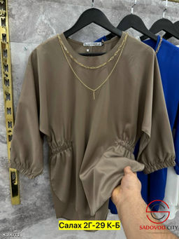 Блузка свободного кроя с съемным украшением