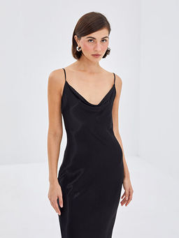 D?k?ml? Yaka Ask?l? Batik Desenli Saten Elbise