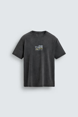 CAMISETA LAVADA TEXTOS CONTRASTE / Gris claro