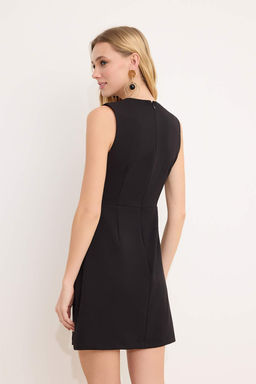 Wardrope Essentials Siyah Duz Kolsuz V Yaka Mini Dokuma Elbise TWOSS26EL00298