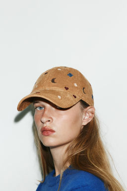 CORDUROY CAP WITH BIRDS AND MOONS EMBROIDERY