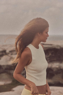 KNIT CUT-OUT BACK TOP