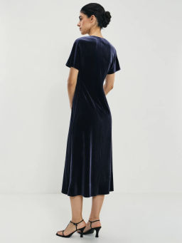 Платье миди из бархата / Zarina