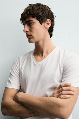 BASIC V-NECK T-SHIRT - Zara фото 13