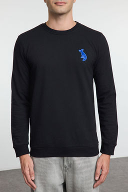 Siyah Regular/Normal Kesim Bisiklet Yaka Tilki Patch Detayl? Sweatshirt TMNAW25SW00160