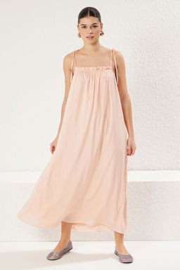 Pudra Genis Kesim Omuzlar? Baglamal? Maxi Dokuma Elbise TWOSS25EL00021 - Trendyolmilla фото 3