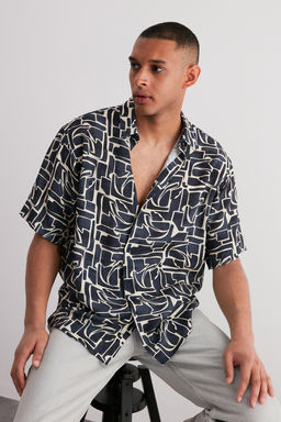 TRENDYOL MAN Lacivert More Sustainable Oversize Fit %100 Viskon Desenli K?sa Kollu Salas Gomlek TMNSS24GO00051 - Trendyolmilla фото 2