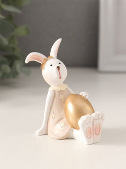 Фигурка Белая зайка в бежевом платье, с золотым яичком, полистоун, 8?4.5?7 см