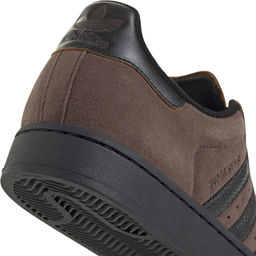 Кроссовки взрослые