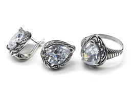 Кольцо серьги с цирконом искусственным цв.хрусталь размер 20