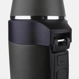 Термос из нержавеющей стали с узкой горловиной 1,5л Лукас д10см, h33,5см, горло д5см, полировка матовая, кнопка-клапан для налива, крышка-стаканчик, ручка, ремень, зеленый, TalleR (Китай) - Домашняя мода фото 3