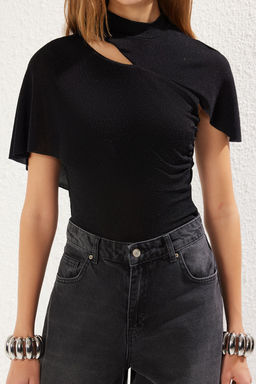 Trendyolmilla Siyah Drapeli Par?lt?l? Simli Orme Bluz TPRSS25BZ00012
