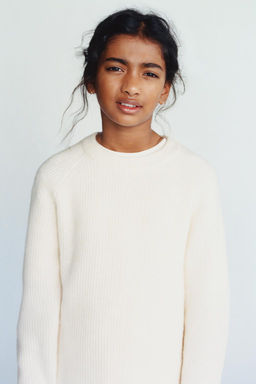 KNIT SWEATER