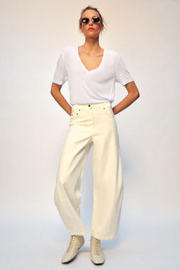 CAMISETA ESCOTE PICO FLUIDA / Blanco