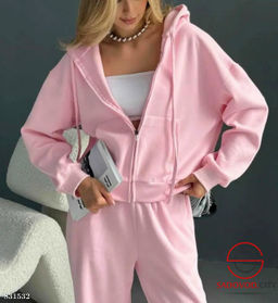 Спортивный костюм женский