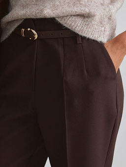 Beli Kemerli Havu? Kesim Kad?n Pileli Pantolon