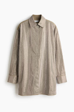 Camisa oversize con detalles decorativos