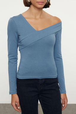 Trendyolmilla Siyah Pamuklu Esnek Volanl? Fitted/Vucuda Oturan Crop Orme Bluz TWOAW24BZ00161 фото 13