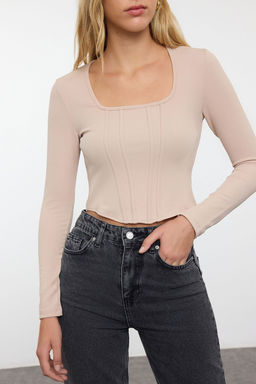 Bej Kare Yaka Fitted/Vucuda Oturan Karyoka Dikisli Orme Bluz TWOAW25BZ00237 - Trendyolmilla фото 3