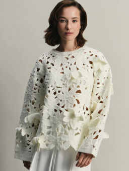 Фактурный джемпер с объёмными цветами / Zarina