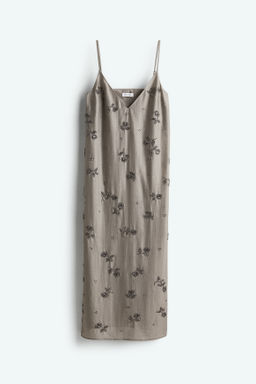 Vestido con cuentas