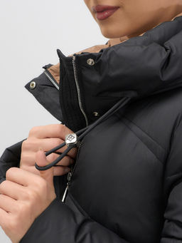 Пальто зимнее утепленное с капюшоном женское черного цвета 7747Ch - Visdeer фото 13