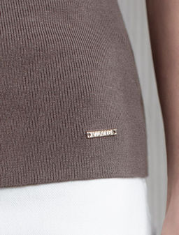 Джемпер с воротником-поло с коротким рукавом тонкой вязки из вискозы