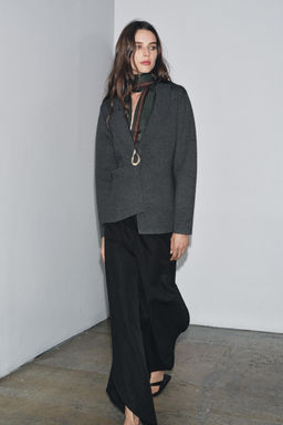 BROOCH KNIT BLAZER