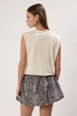 Tas %100 Pamuk Bask?l? Kolsuz Relaxed/Rahat Kal?p Crop Bisiklet Yaka Orme T-Shirt TWOSS23TS00122