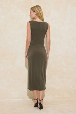 Koyu Kahverengi Bodycon Asimetrik Yaka Aksesuar Detayl? Maxi Esnek Orme Elbise TWOSS26EL00026 - Trendyolmilla фото 13