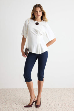 Ekru Burgu Detayl_ Bisiklet Yaka Fitted _nterlok _rme T-Shirt TWOAW27TS00006 - Trendyolmilla фото 2