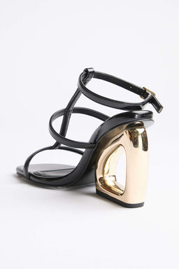 Siyah Gold Topuk Detayl? 8,5 cm Kad?n Klasik Topuklu Ayakkab? TAKSS26TO00030