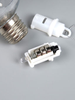 Ёлочный шар «Оленёнок», d=8 см, 1 LED, от батареек, свечение тёплое белое