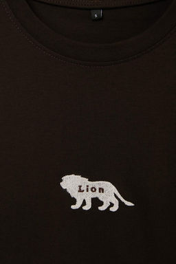 Koyu Kahverengi Regular/Normal Kesim At Nak?s Detayl? %100 Pamuklu T-Shirt TMNSS24TS00056