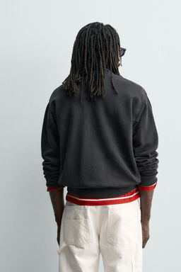 SUDADERA CUELLO CREMALLERA CINTA AARON LEVINE X ZARA / Negro  фото 3