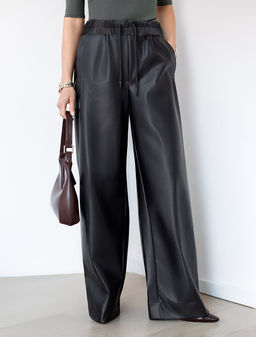 Широкие кожаные брюки-трубы с поясом