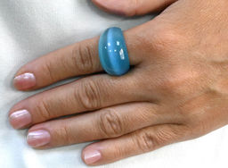 Кольцо из камня кошачий глаз голубой размер 18 Радуга камня