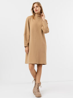 Однотонное платье из селаника с воротником-стойкой песочного оттенка