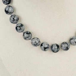 Колье из снежного Обсидиана - Радуга самоцветов фото 2