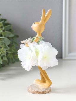 Фигурка полистоун «Зайка в цветочной юбочке, с капустой», 4.8×4.5×15.2 см